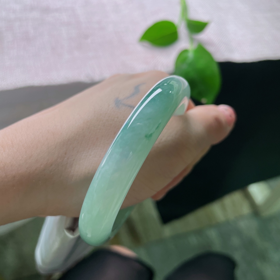 56.2/11.6/8.6飘花正圈，一抹飘花，清新俊逸，贵气，温柔，无裂，ss57517a
