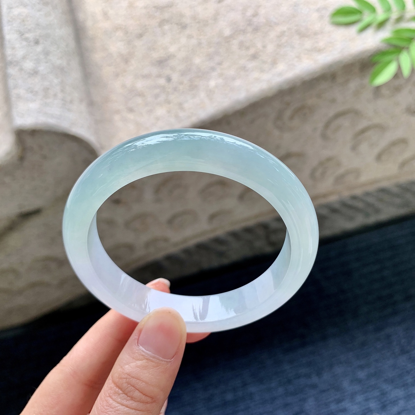 正圈56 57 圈口57/12/8 编码C5091912 冰糯淡春带彩，水润，种老，细腻，打灯有棉线
