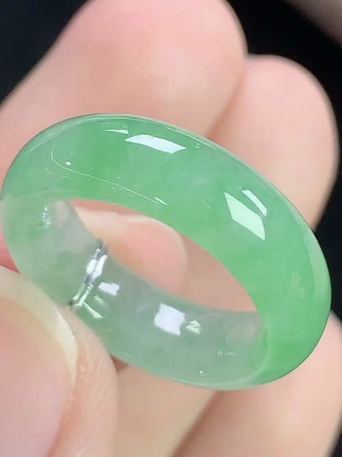 冰飘绿戒指，无裂，内径尺寸15.1-6.1-3.5mm，9号手寸，j18tdy