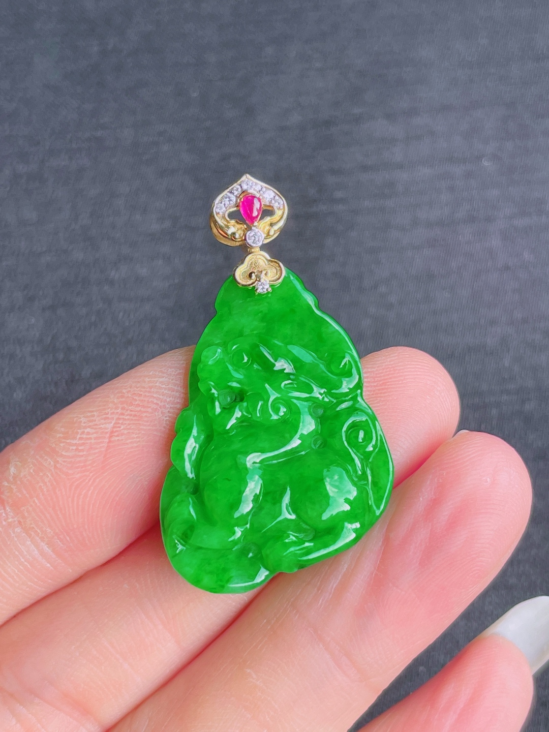️高冰绿如意吊坠，晶莹剔透，新颖时尚，无裂，32-22-6