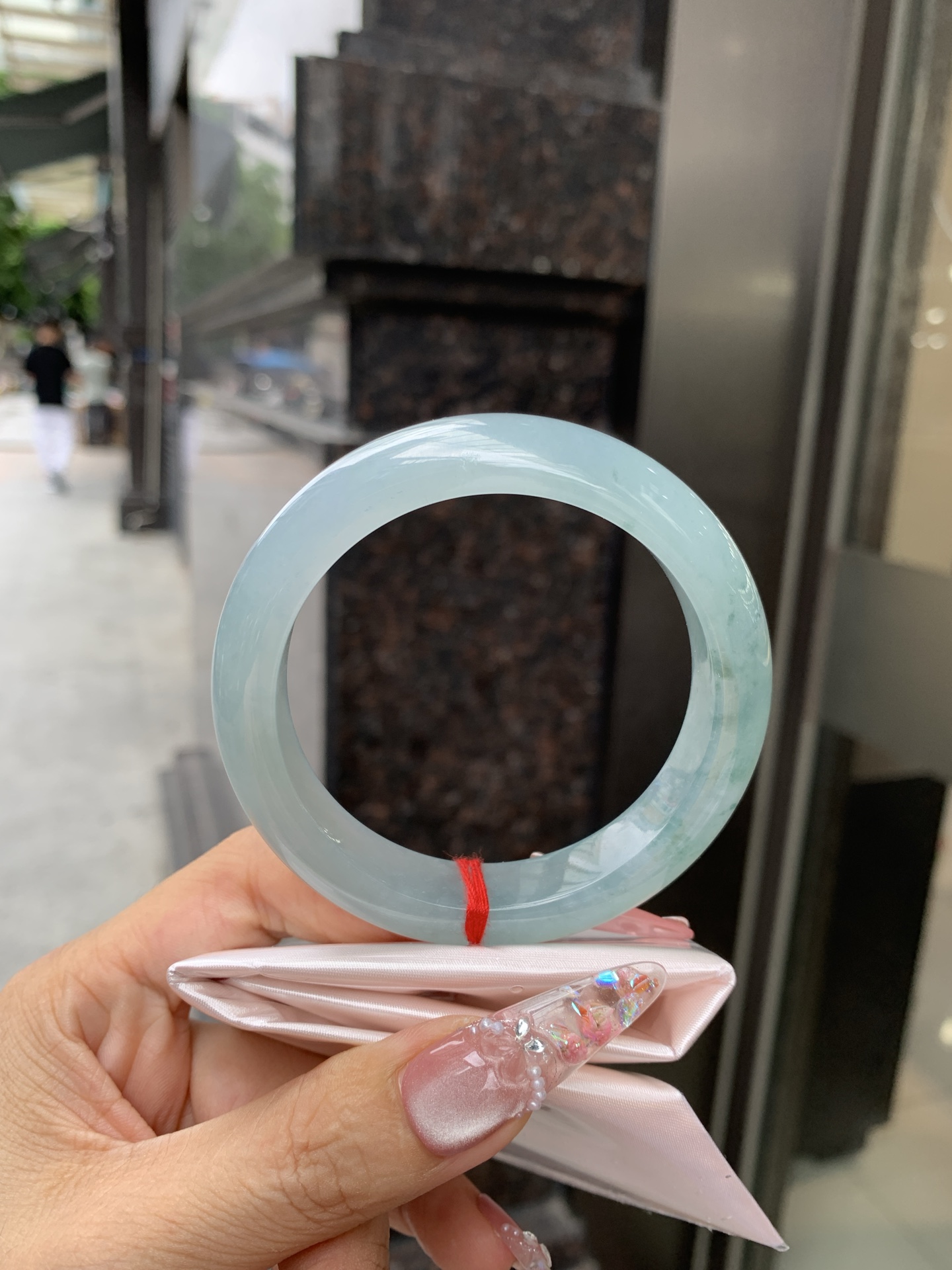 蓝底飘花正圈 56.4-8.6-12.5 0618-111-37 无裂，底妆细腻，清爽耐看的蓝底，满圈飘花韵味十足