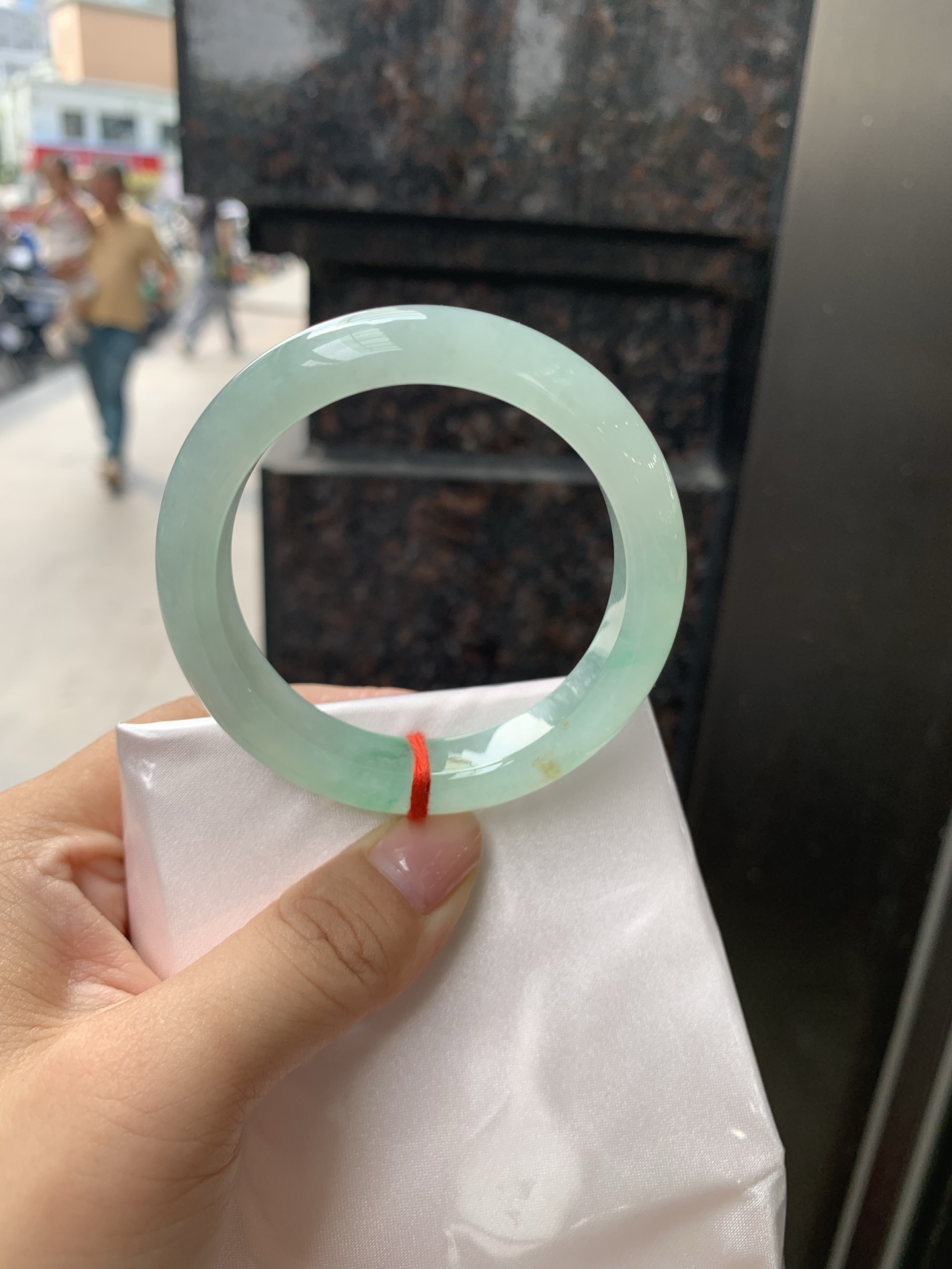 黄加绿正圈 50.9-12.2-8.3 0918-N1601 无裂，打灯一丝棉线，不影响