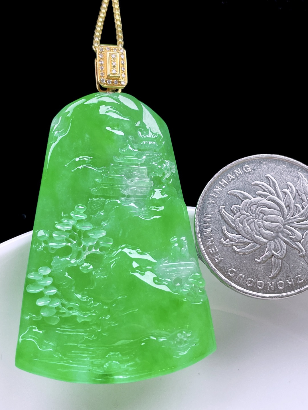 ️ 冰阳绿山水牌 色泽鲜艳，种老水润，18k金镶嵌 整体：56.3 裸石：48/32/5.9