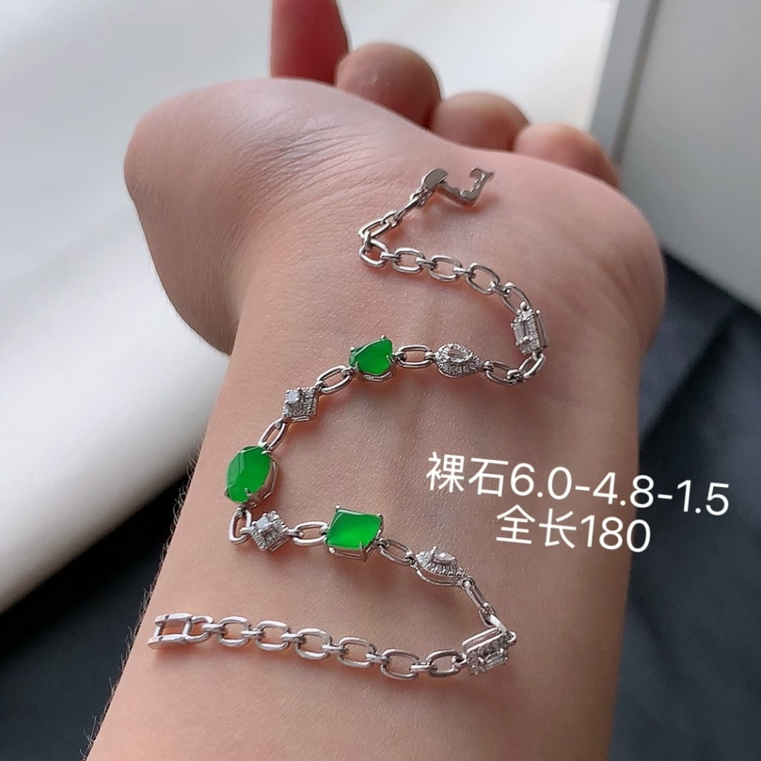 ️ 冰阳绿手链 底子细腻水润 ，品相喜悦，佩戴简单大方 货号132917，6.0-4.8-1.5