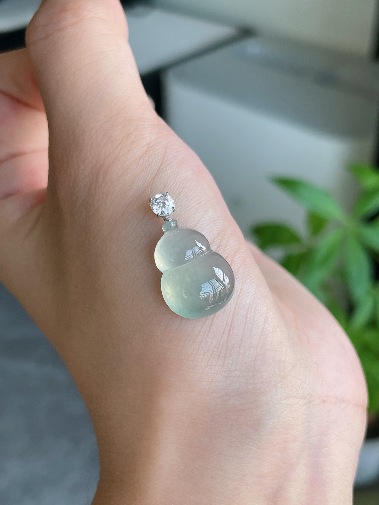 18k金扣冰种起荧白月光葫芦, 裸石17.3-12.5-5.8mm S59
