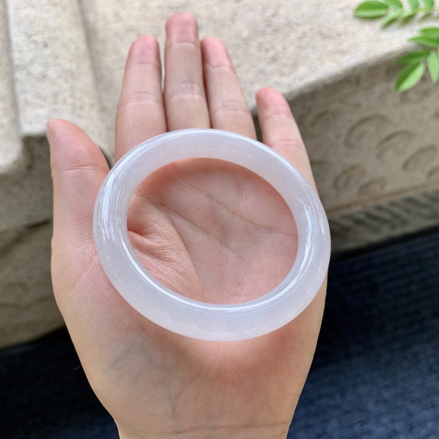 圆条50 51 圈口51.6/9.5/9.2 编码C5091911 细糯底色，水润，种老，细腻，打灯