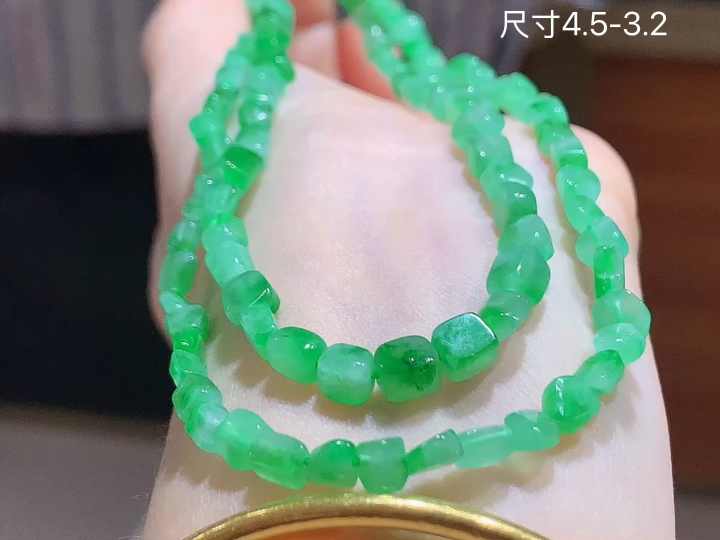 ️阳绿项链 ，尺寸，4.5-3.2