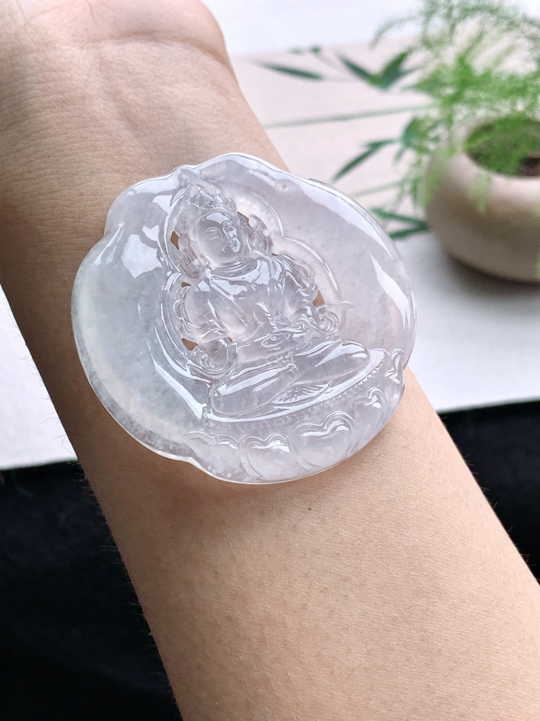 【裸石】️冰白冰观音牌度母观音牌吊坠 【说明】缅甸 性比高 厚装 【尺寸】53-53.5-6.6 