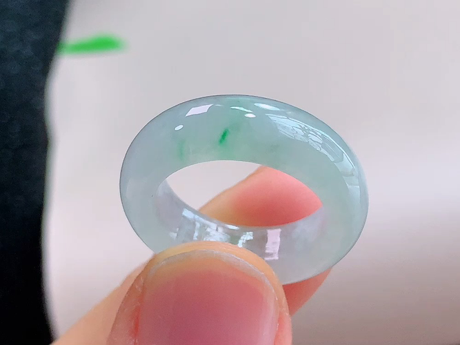 ️ 戒圈，无裂，尺寸15.7-6.5mm，圈口11，包A附证书
