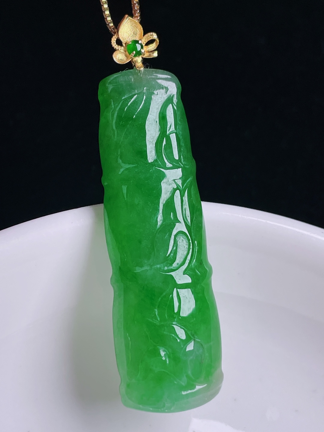 辣绿节节高升竹节，18k镶嵌，老种起光，细底通透，尺寸：47.6裸石40.4/13/6.4mm0918