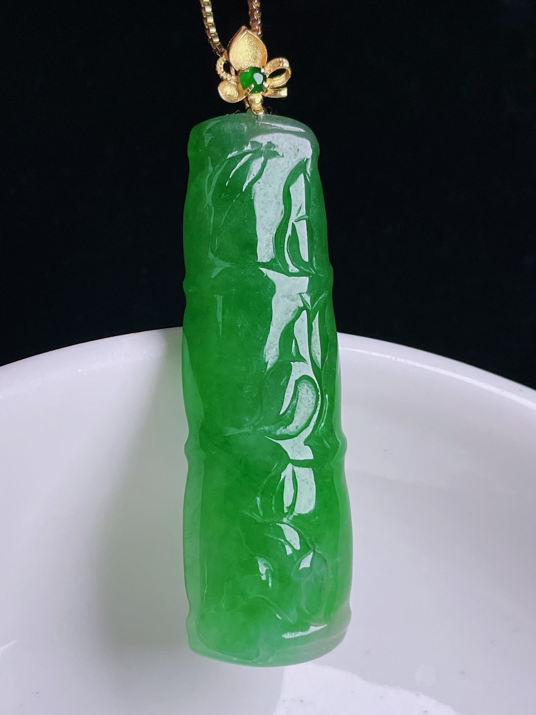辣绿节节高升竹节，18k镶嵌，老种起光，细底通透，尺寸：47.6裸石40.4/13/6.4mm0918