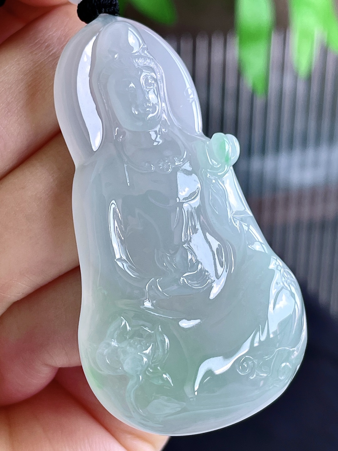 【裸石】冰飘花大势至菩萨持莲观音牌吊坠 【说明】缅甸 无裂 性比高 厚装 【尺寸】60-33.3-
