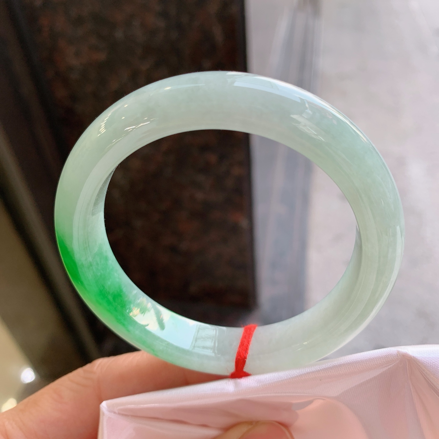 正圈飘绿 微细纹 尺寸：57/11.6/8.8 色辣
