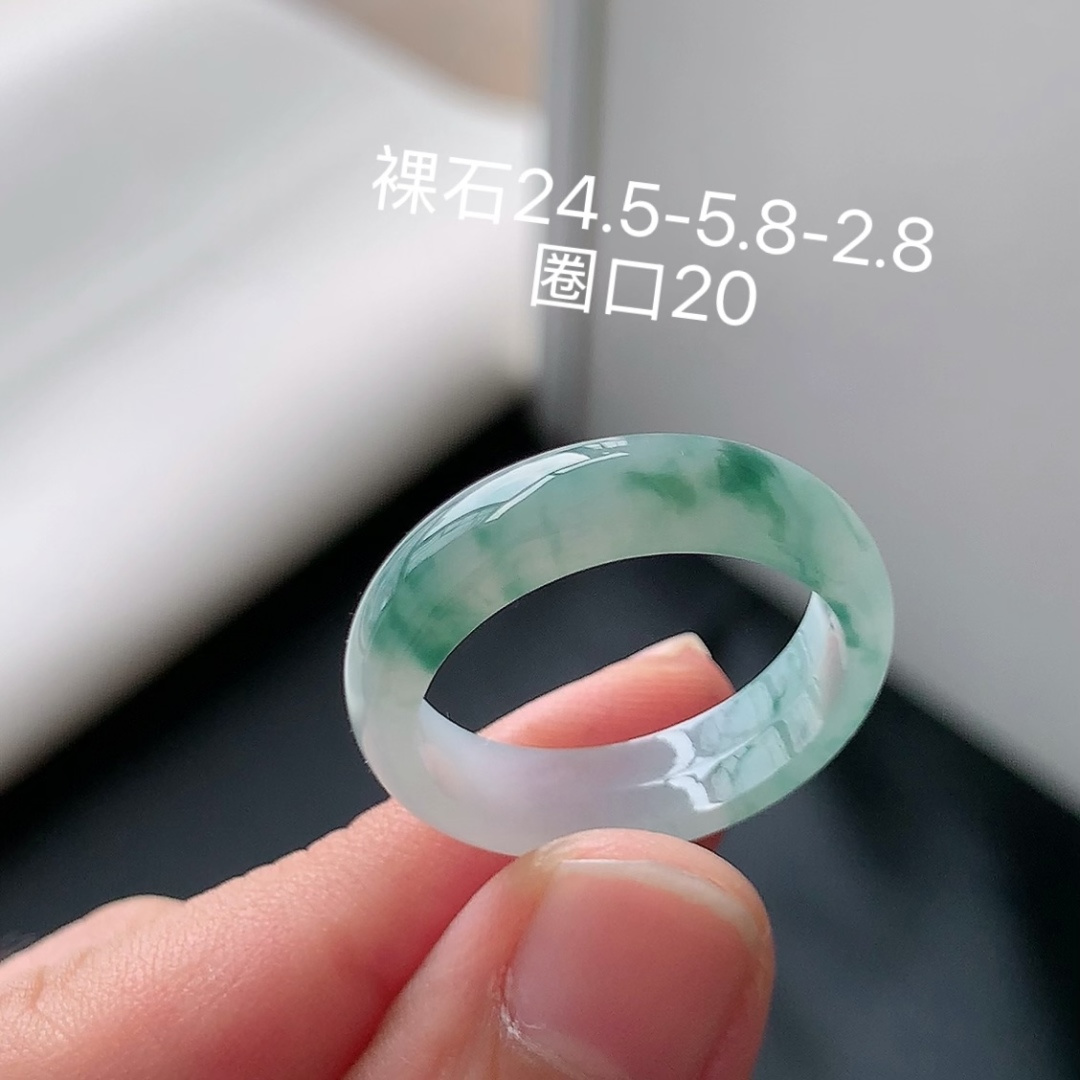️ 冰飘花戒圈 翠色清新，种老底子细腻，佩戴简单大方 货号06917，24.5-5.8-2.8