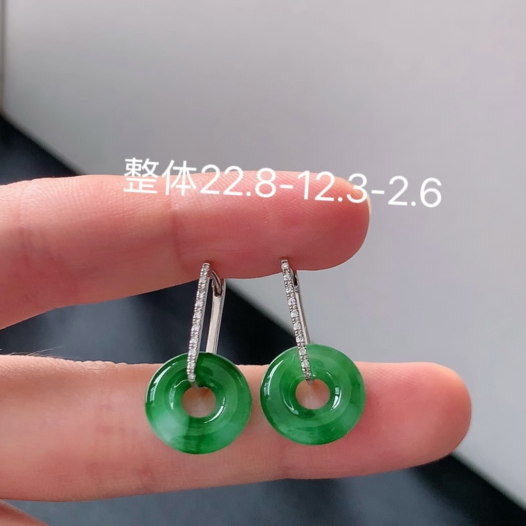 ️ 冰飘绿甜甜圈耳扣 无裂细腻水润 ，佩戴简约大气 货号18917，22.8-12.3-2.6