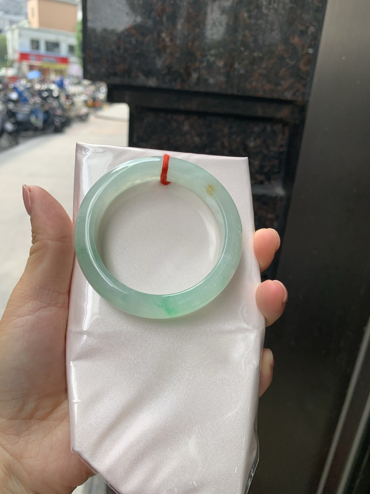 黄加绿正圈 50.9-12.2-8.3 0918-N1601 无裂，打灯一丝棉线，不影响