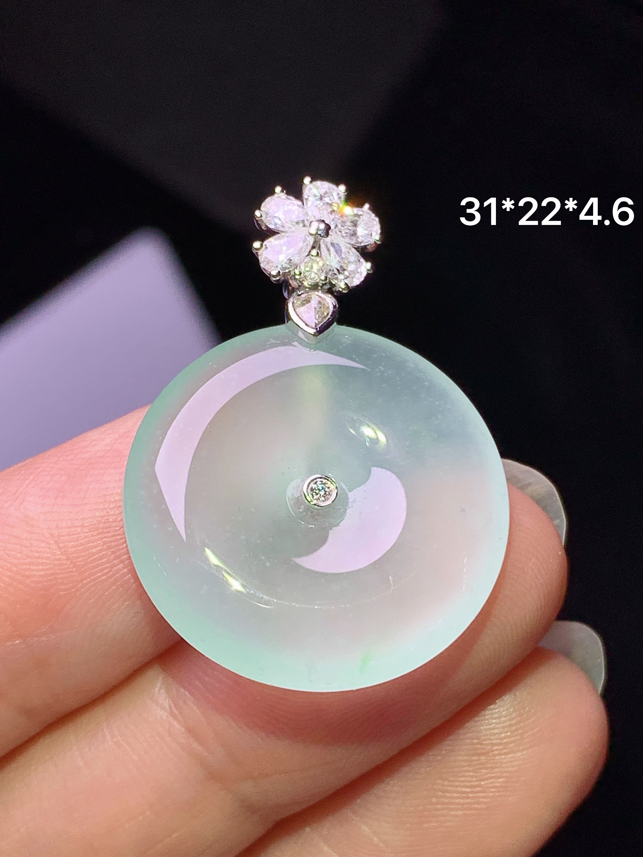 18k金钻镶嵌冰种平安扣吊坠 玉质细腻 色泽艳丽清新 水润亮眼 整体尺寸31*22*4.6 m5