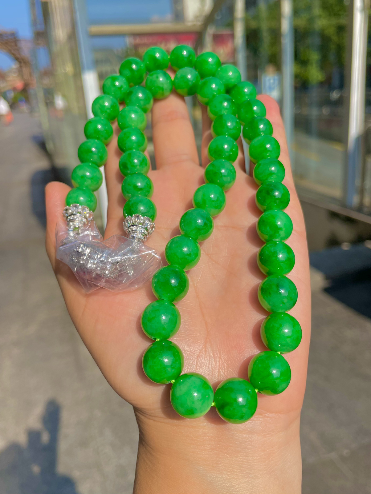 【冰糯种满绿圆珠珠链】冰感十足，通透闪亮，颜色很艳丽，收藏品质，推荐入手。尺寸12-12.5