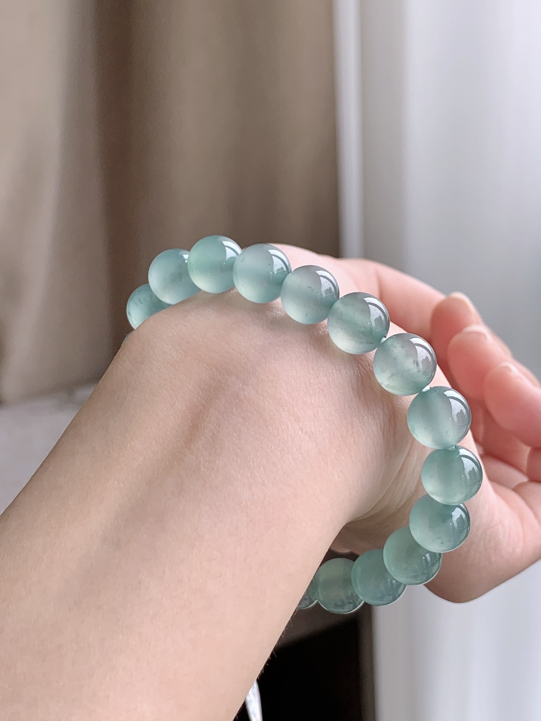 【珠子】冰种晴绿手链圆珠子手链 【说明】性比高 【尺寸】10mm 【重量】33.4克