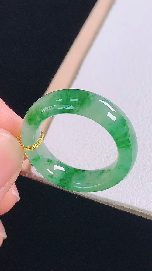 ️冰飘绿指环，无裂，尺寸:圈口10/15.7-5.4-3.6mm 14