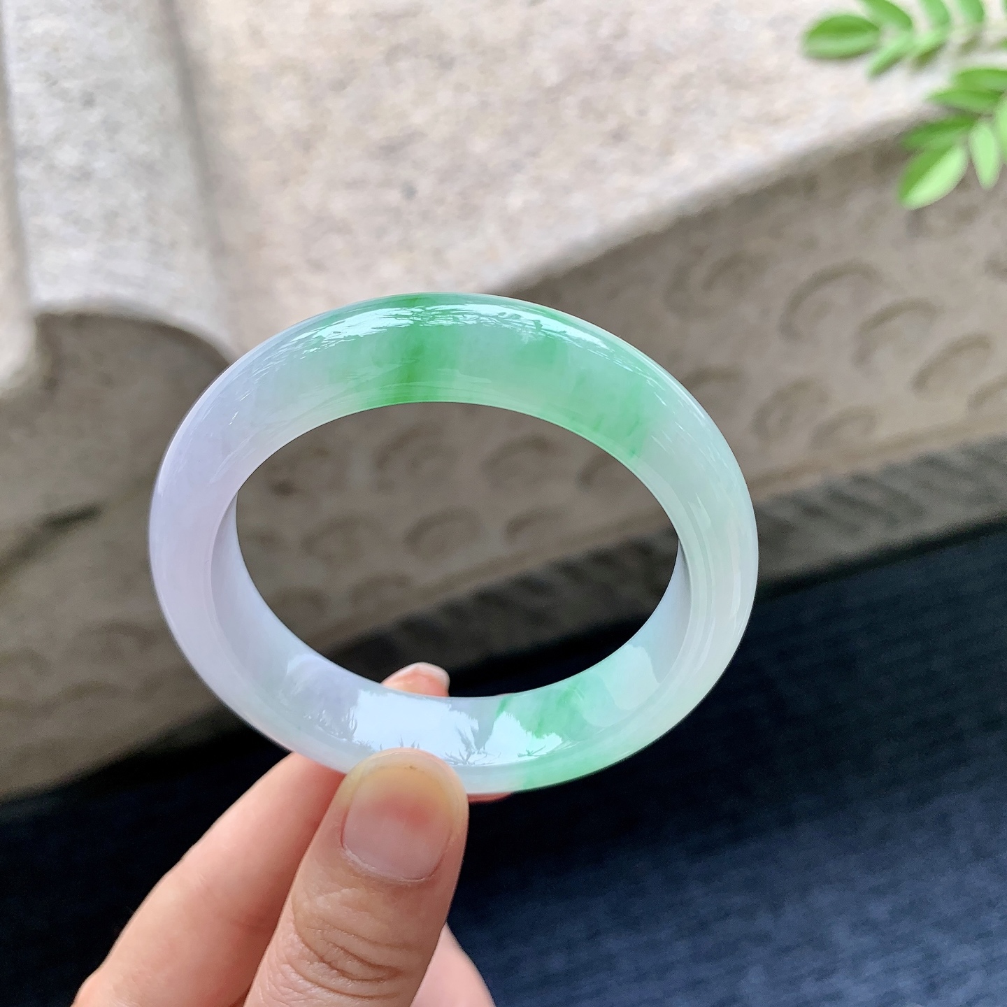 正圈49 50 圈口50.7/12.6/8 编码G7091929 冰糯春彩，水润，种老，细腻，打灯有纹线
