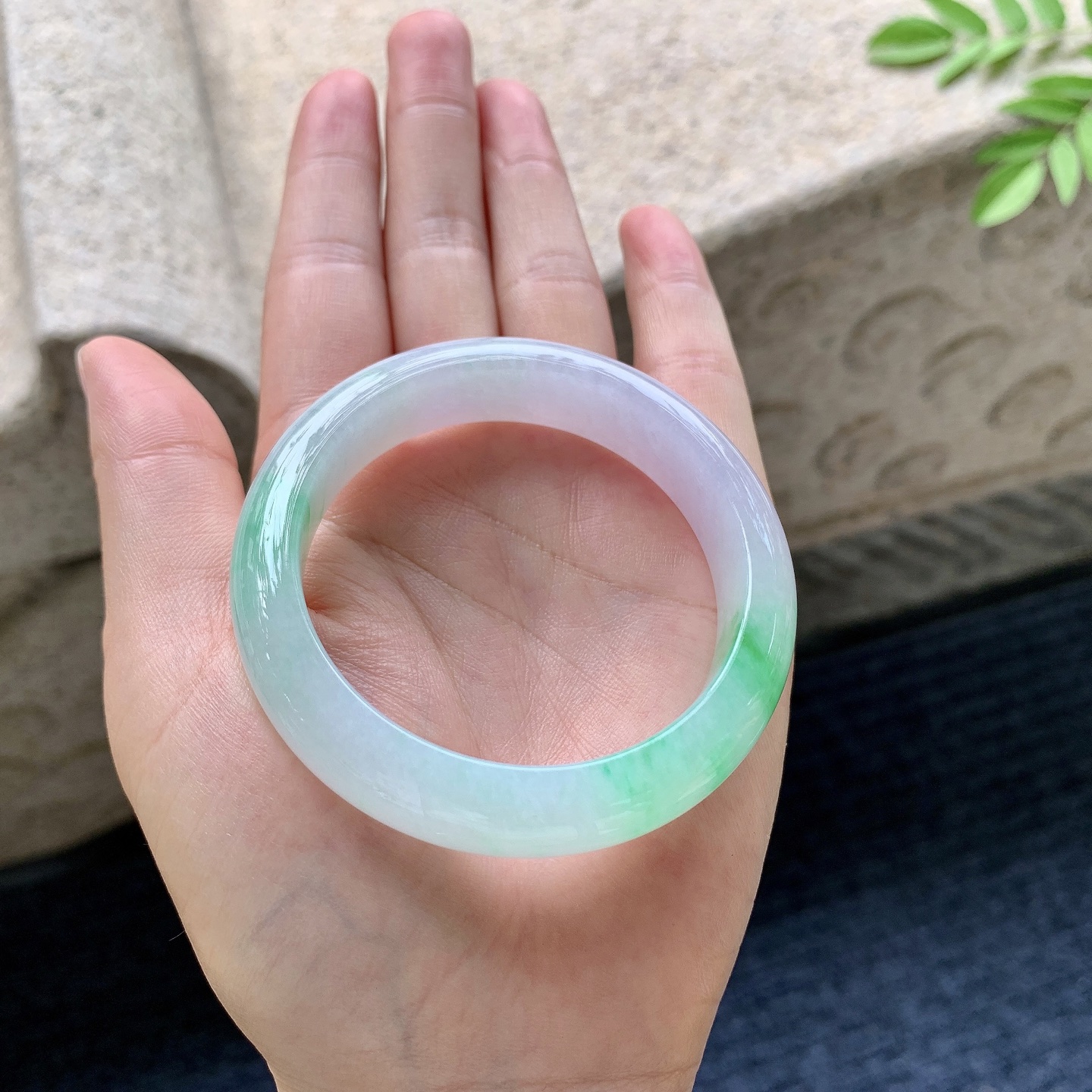 正圈49 50 圈口50.7/12.6/8 编码G7091929 冰糯春彩，水润，种老，细腻，打灯有