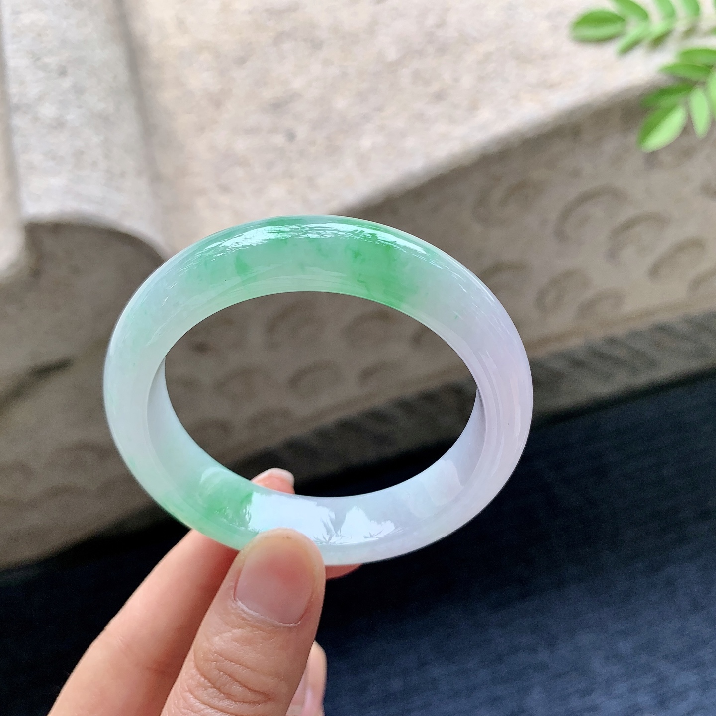 正圈49 50 圈口50.7/12.6/8 编码G7091929 冰糯春彩，水润，种老，细腻，打灯有纹线