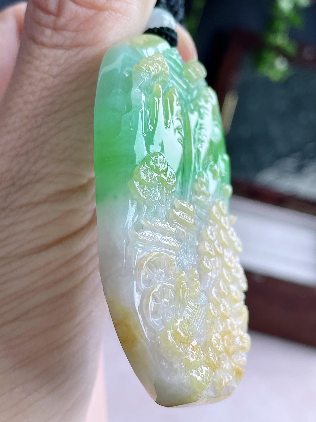 【裸石】冰黄加绿山水牌大山水牌吊坠 【说明】缅甸 无裂 性比高 厚装 【尺寸】60.3-37.2-8.2 【重量】50克