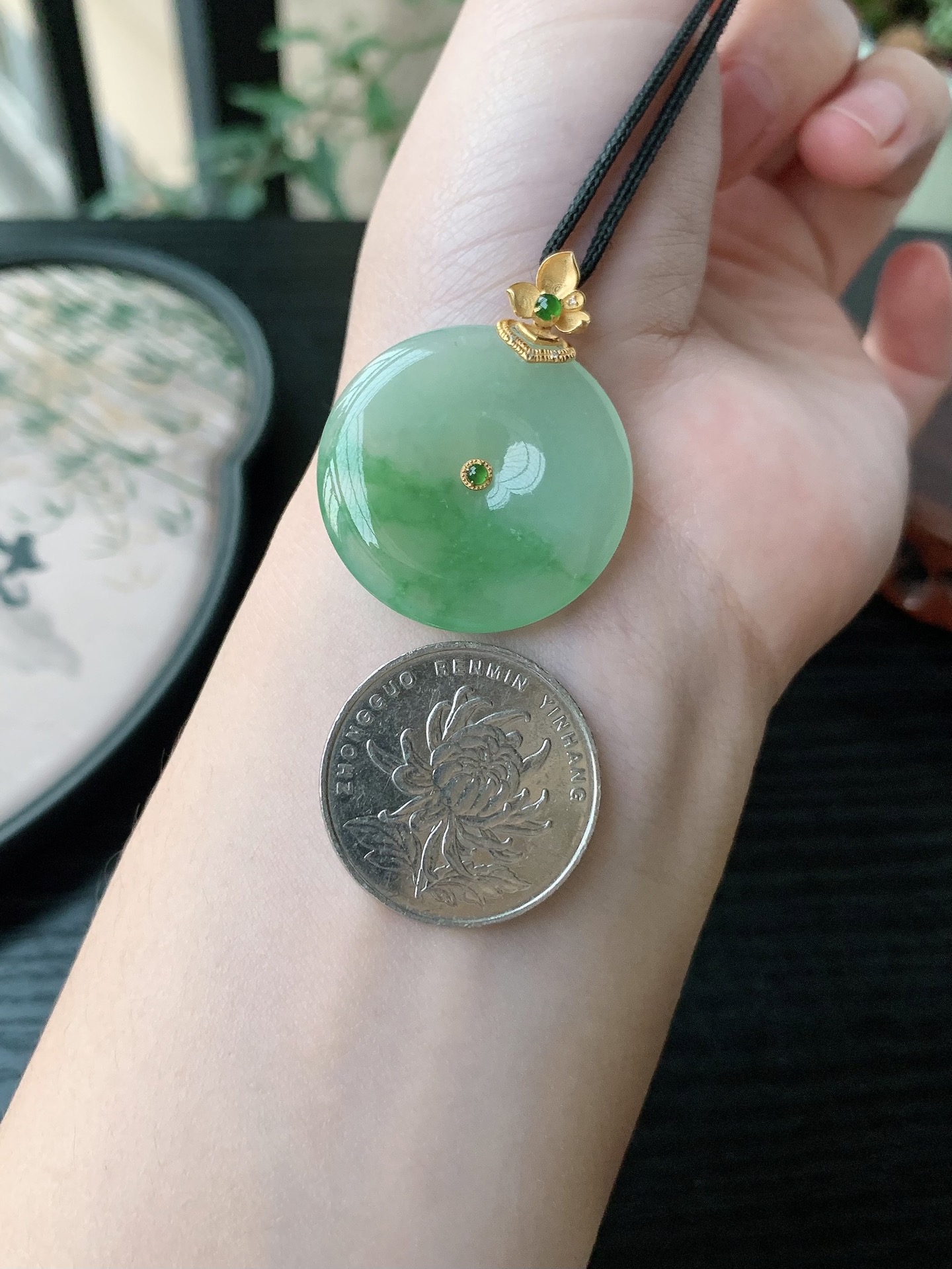 18k金镶嵌老坑冰种胶感飘绿平安扣吊坠 裸石尺寸:28.3-4.8mm