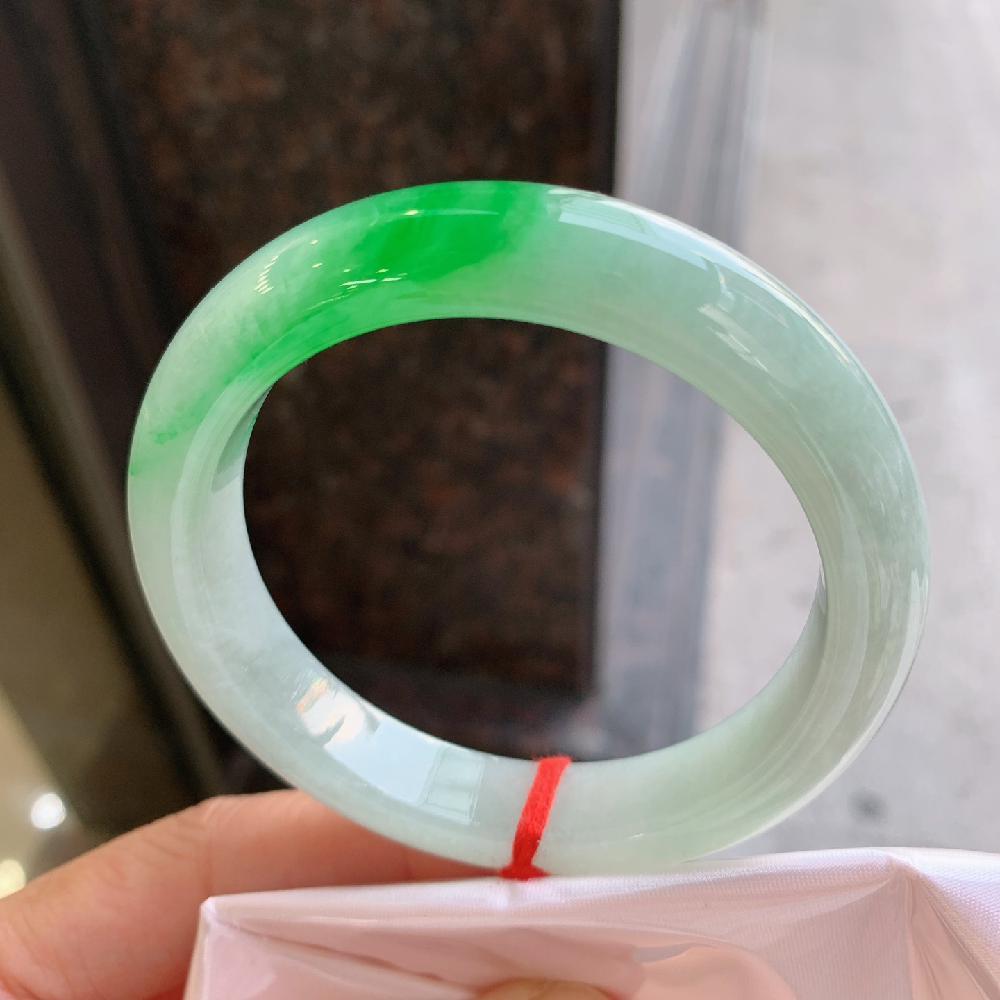 正圈飘绿 微细纹 尺寸：57/11.6/8.8 色辣