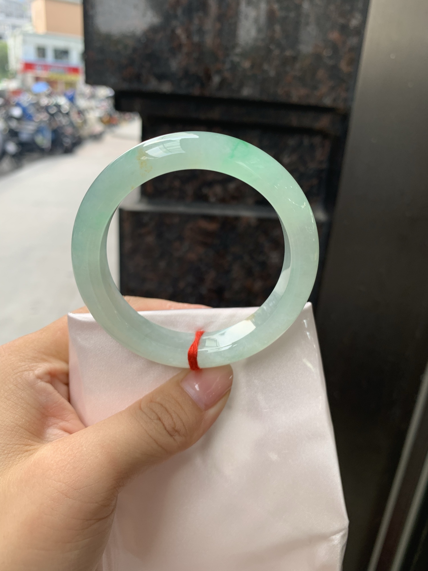 黄加绿正圈 50.9-12.2-8.3 0918-N1601 无裂，打灯一丝棉线，不影响