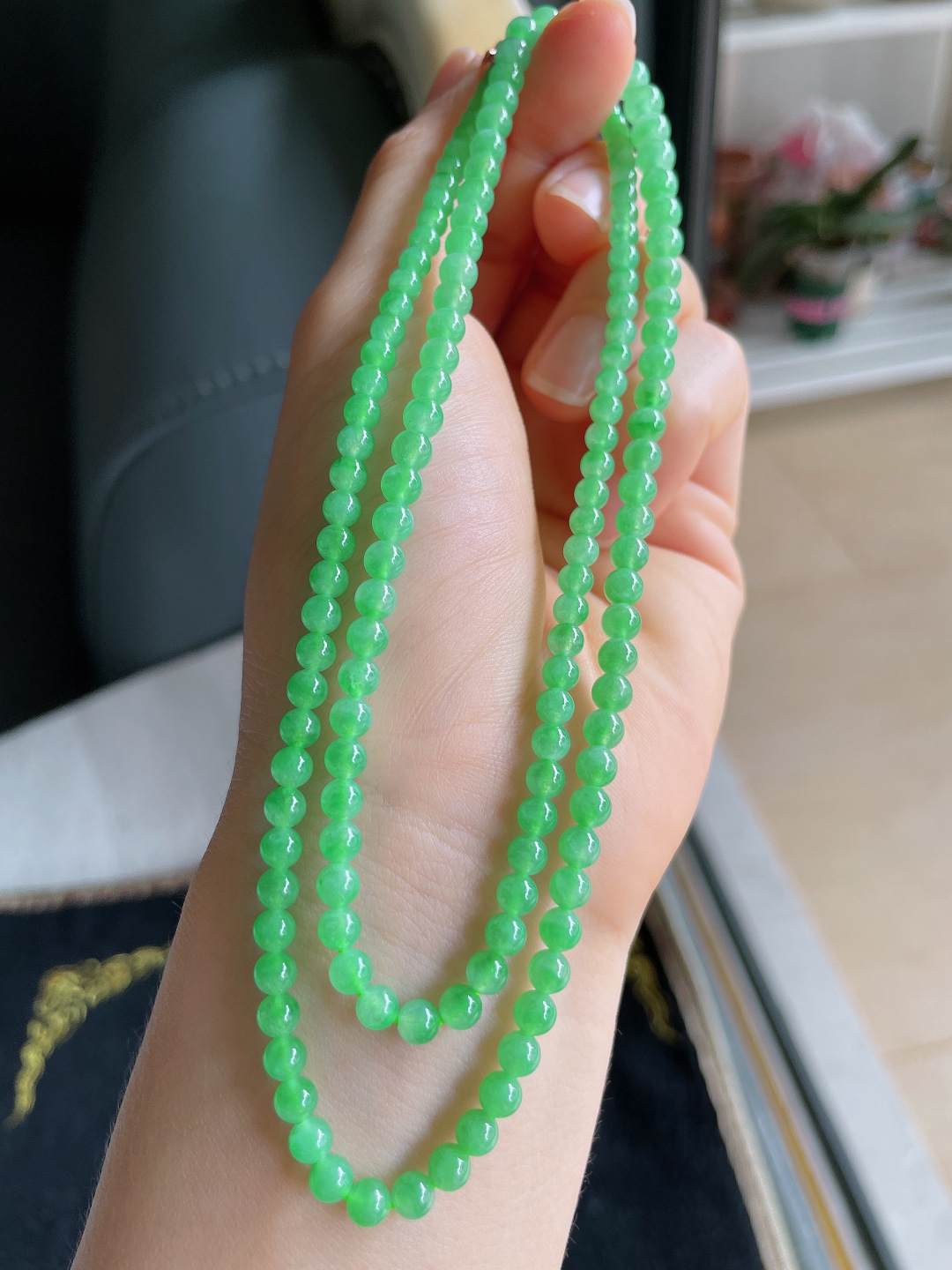 缅甸天然翡翠A货，冰满绿甜绿项链，尺寸：4.2mm143颗。【编4258】