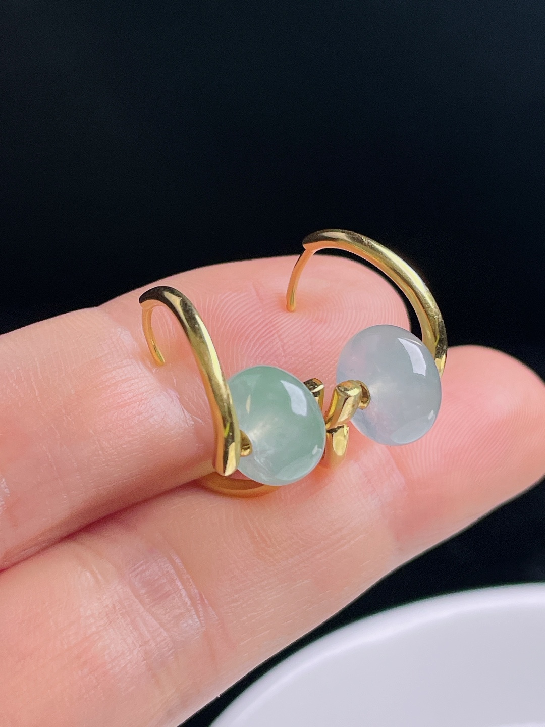 ️扳指耳包，18k镶嵌，老种起光，细底通透，尺寸：裸石9.6/6.2mm0918