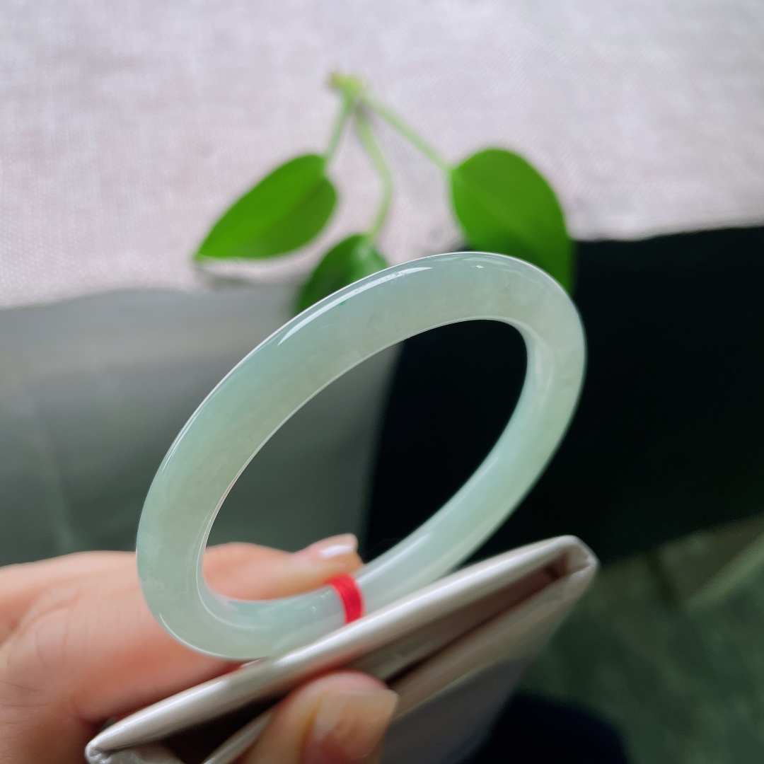 50.9/7.4，绿底圆条，无裂，底色均匀顺滑，没有杂色，简约大气，日常百搭。ss58814a