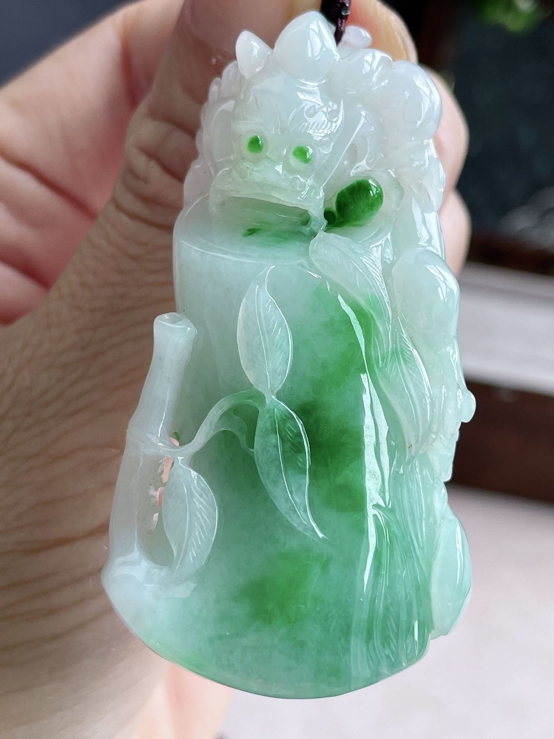 【裸石】冰飘绿祥龙竹子竹节吊坠 【说明】缅甸 无裂 性比高 超厚 【尺寸】62.7-32.2-14