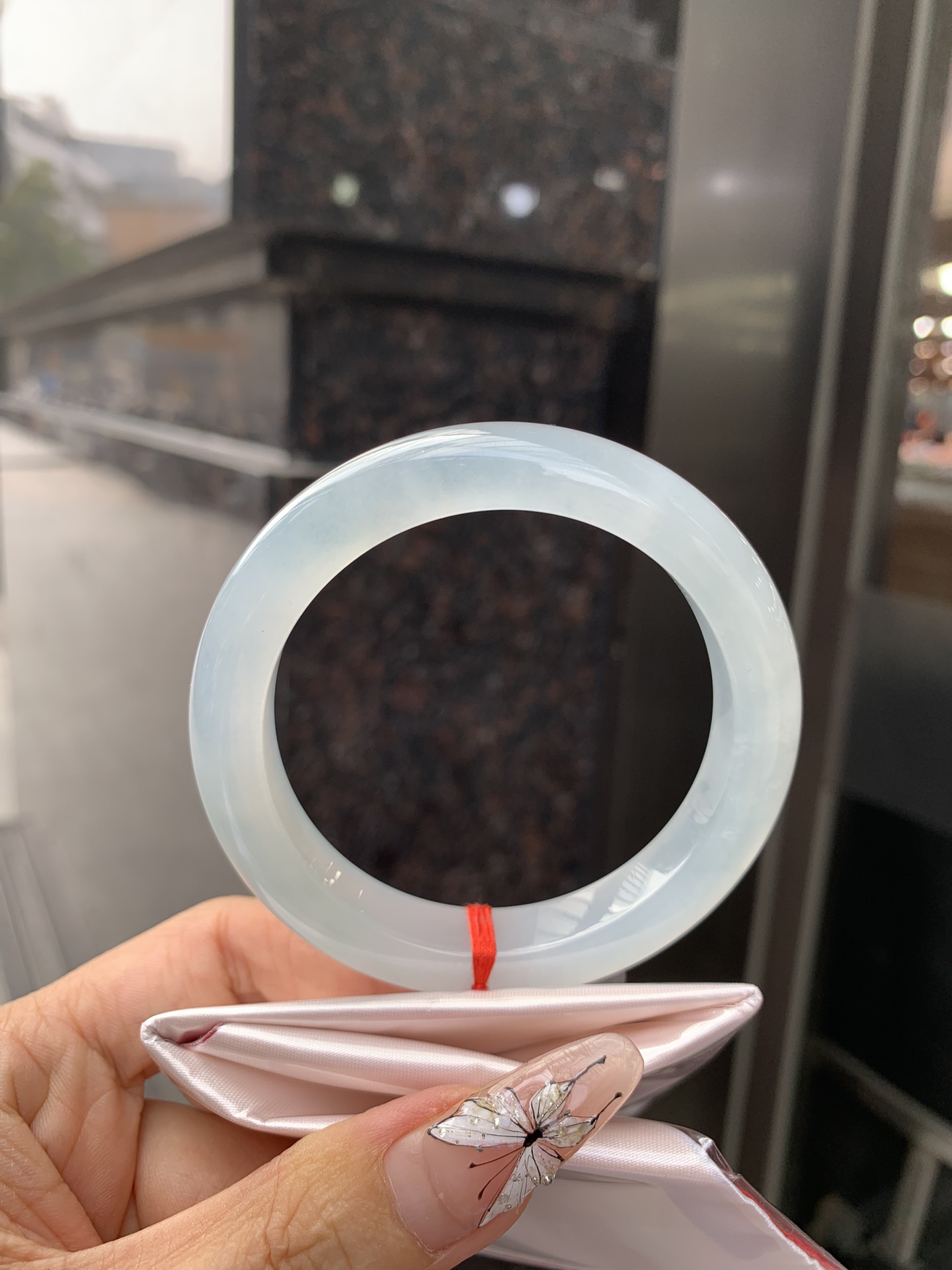 冰蓝正圈 55.9-9-11.2 0307-N166-6 打灯棉絮，底妆冰润细腻，千变万化的冰晴蓝底