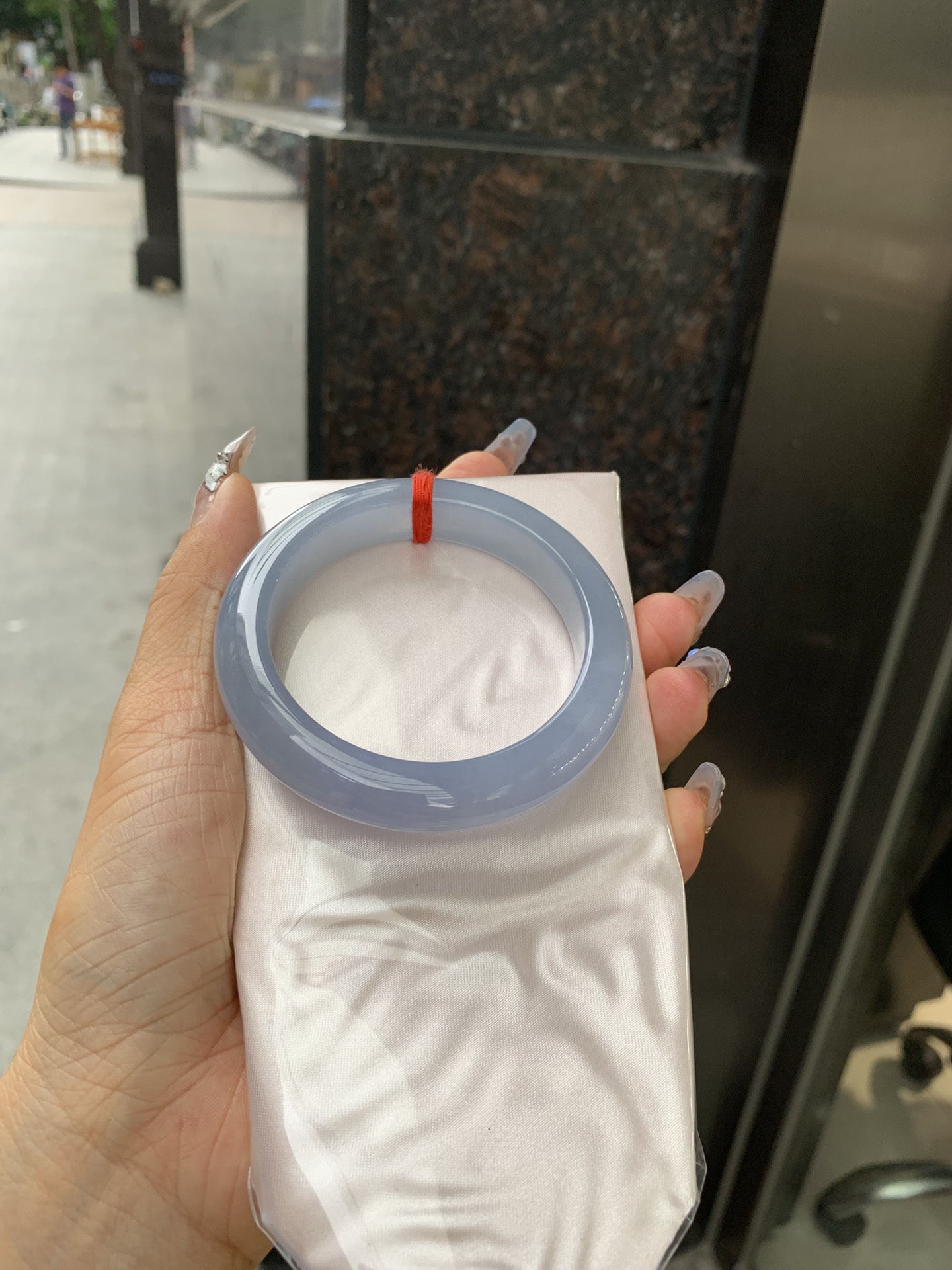 正圈 55-9.2-11.8 0404-N357 打灯棉线，底妆水润，满圈吸睛抢眼，浪漫迷人，仙气飘飘，优雅高贵显气质，感满满，满满底色均匀不失色，不同光线不一样视觉感受