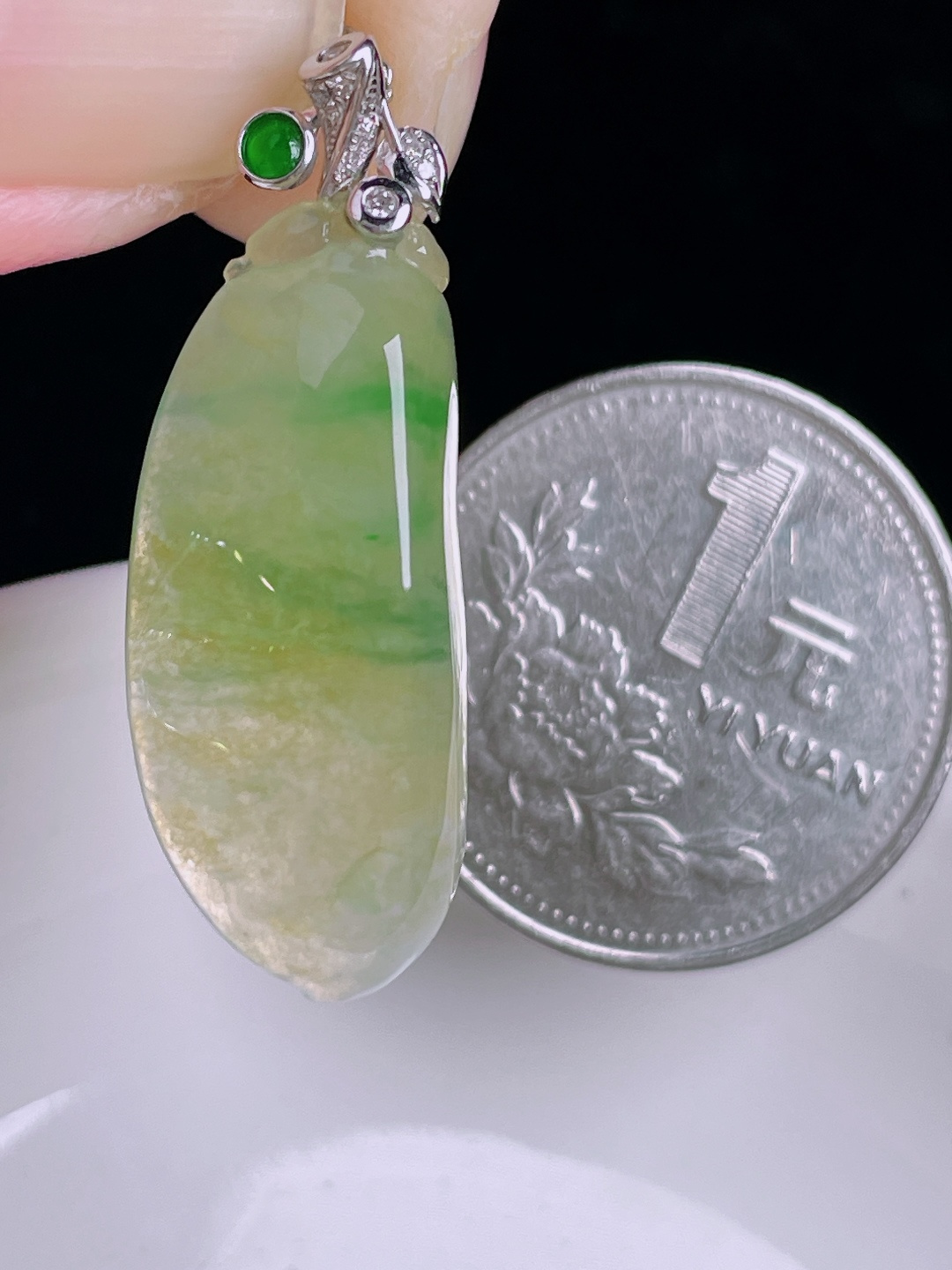 冰黄福瓜，18k镶嵌，老种起光，细底通透，尺寸：33.8裸石28/12.5/6.3mm0918