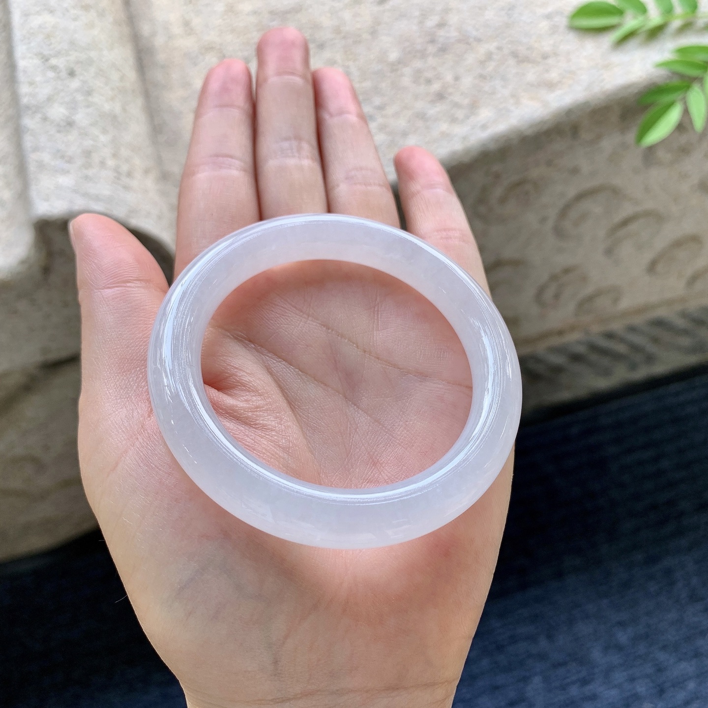 圆条50 51 圈口51.6/9.5/9.2 编码C5091911 细糯底色，水润，种老，细腻，打灯有棉线