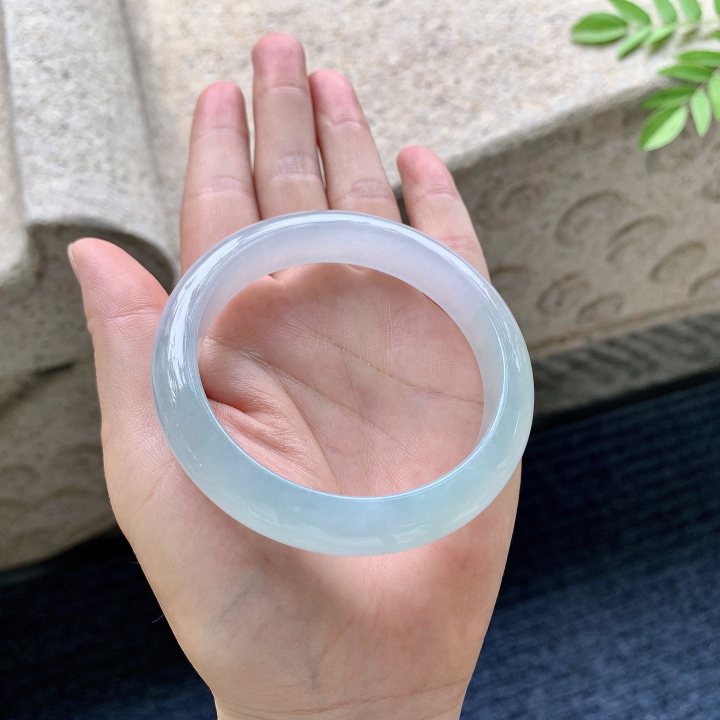正圈56 57 圈口57/12/8 编码C5091912 冰糯淡春带彩，水润，种老，细腻，打灯有棉线