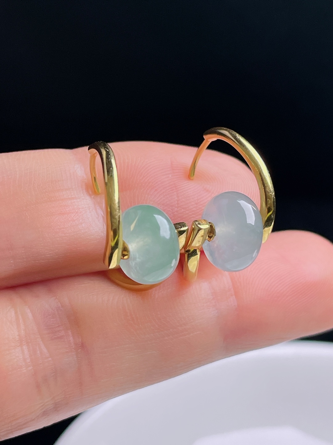 ️扳指耳包，18k镶嵌，老种起光，细底通透，尺寸：裸石9.6/6.2mm0918