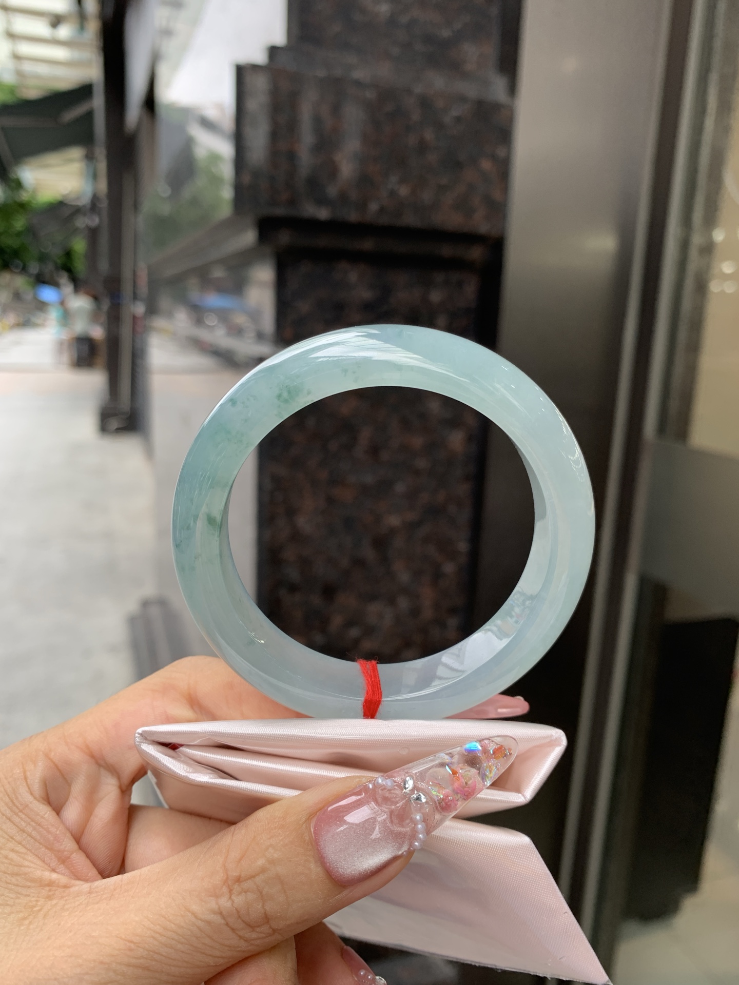 蓝底飘花正圈 56.4-8.6-12.5 0618-111-37 无裂，底妆细腻，清爽耐看的蓝底，满圈飘花韵味十足