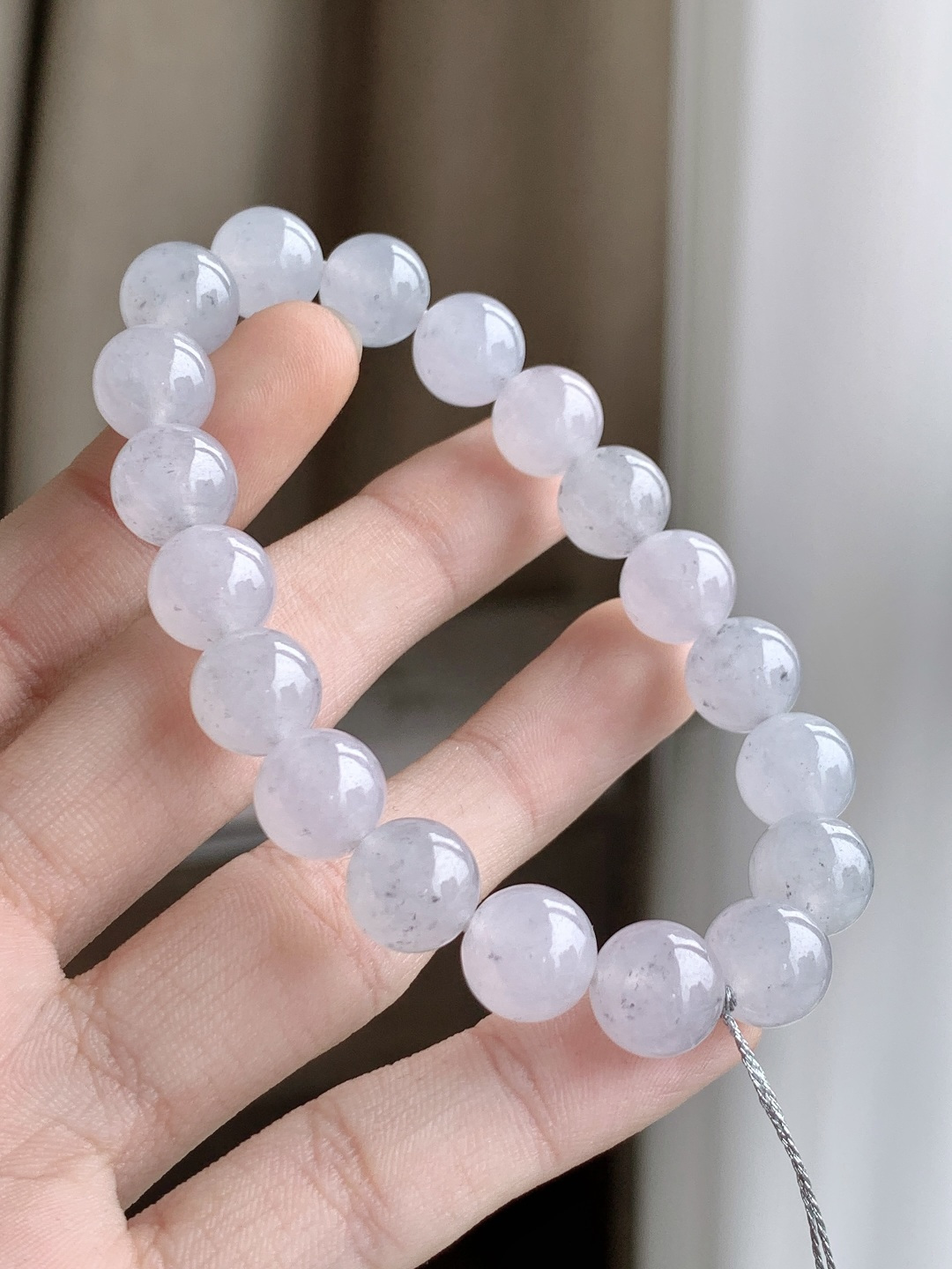 【珠子】冰飘乌鸡手串圆珠子手串 【说明】缅甸 性比高 【尺寸】9.8mm 【重量】32克