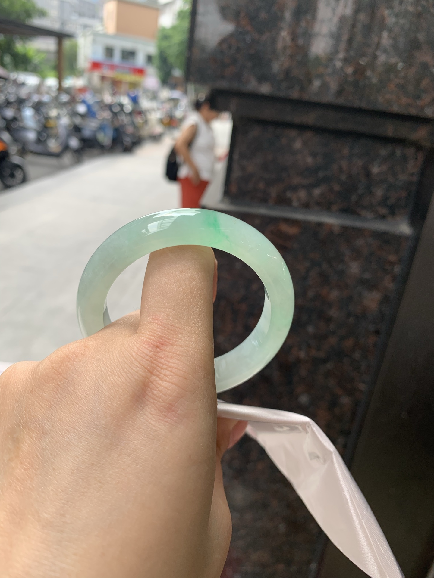 黄加绿正圈 50.9-12.2-8.3 0918-N1601 无裂，打灯一丝棉线，不影响