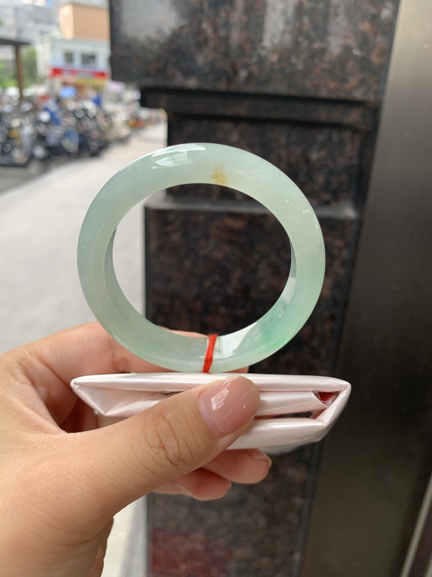 黄加绿正圈 50.9-12.2-8.3 0918-N1601 无裂，打灯一丝棉线，不影响