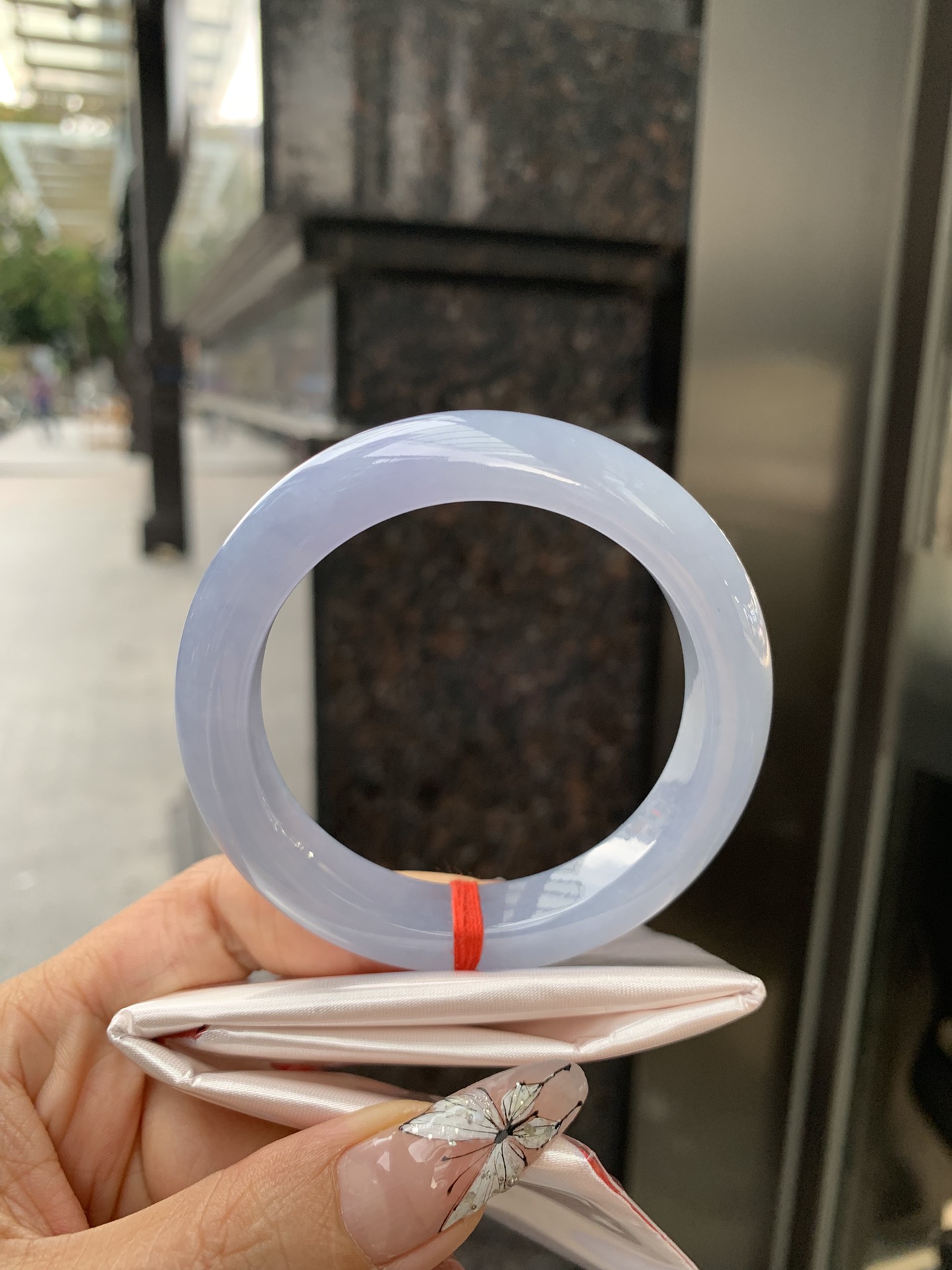 正圈 55-9.2-11.8 0404-N357 打灯棉线，底妆水润，满圈吸睛抢眼，浪漫迷人，仙气飘飘，优雅高贵显气质，感满满，满满底色均匀不失色，不同光线不一样视觉感受