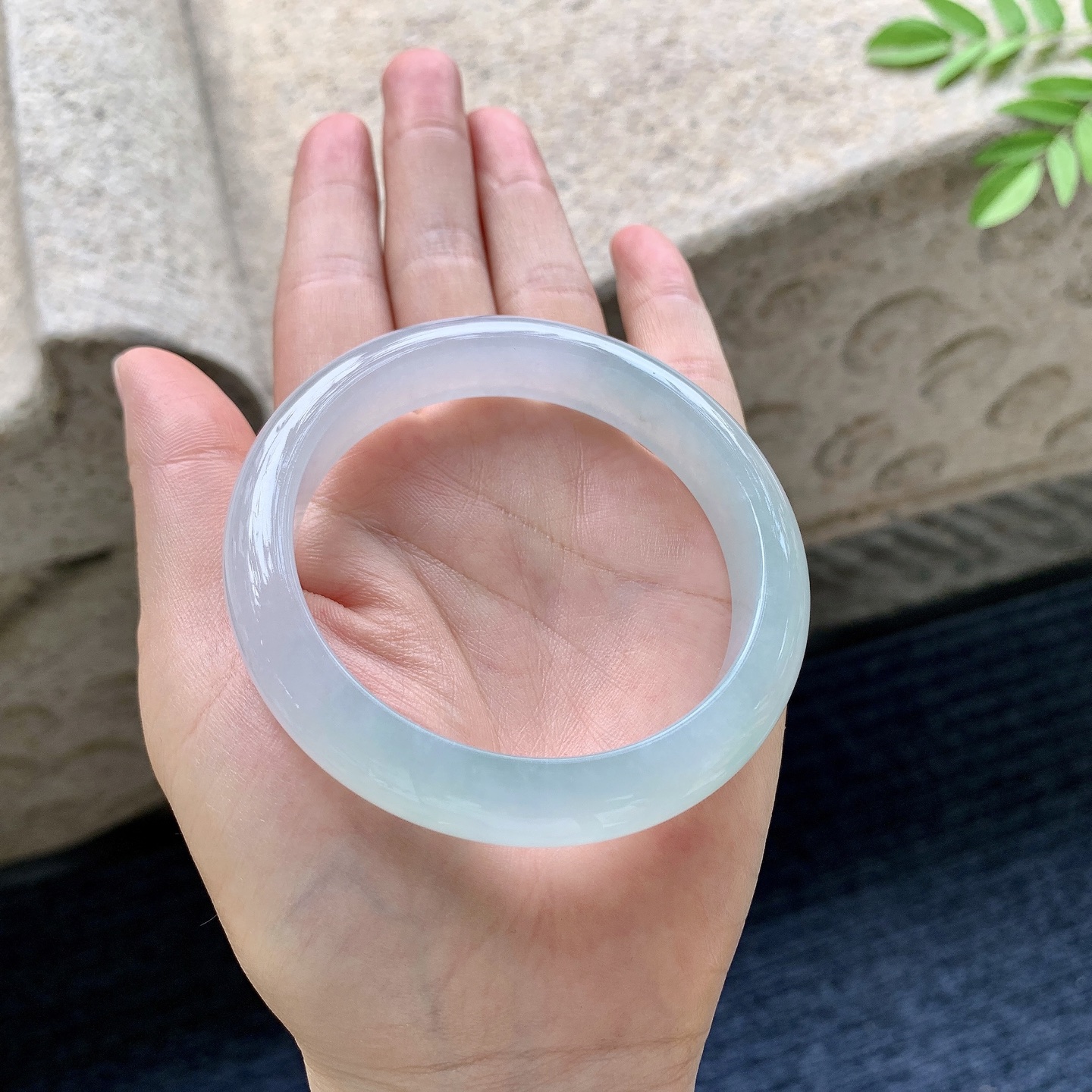正圈56 57 圈口57/12/8 编码C5091912 冰糯淡春带彩，水润，种老，细腻，打灯有棉线