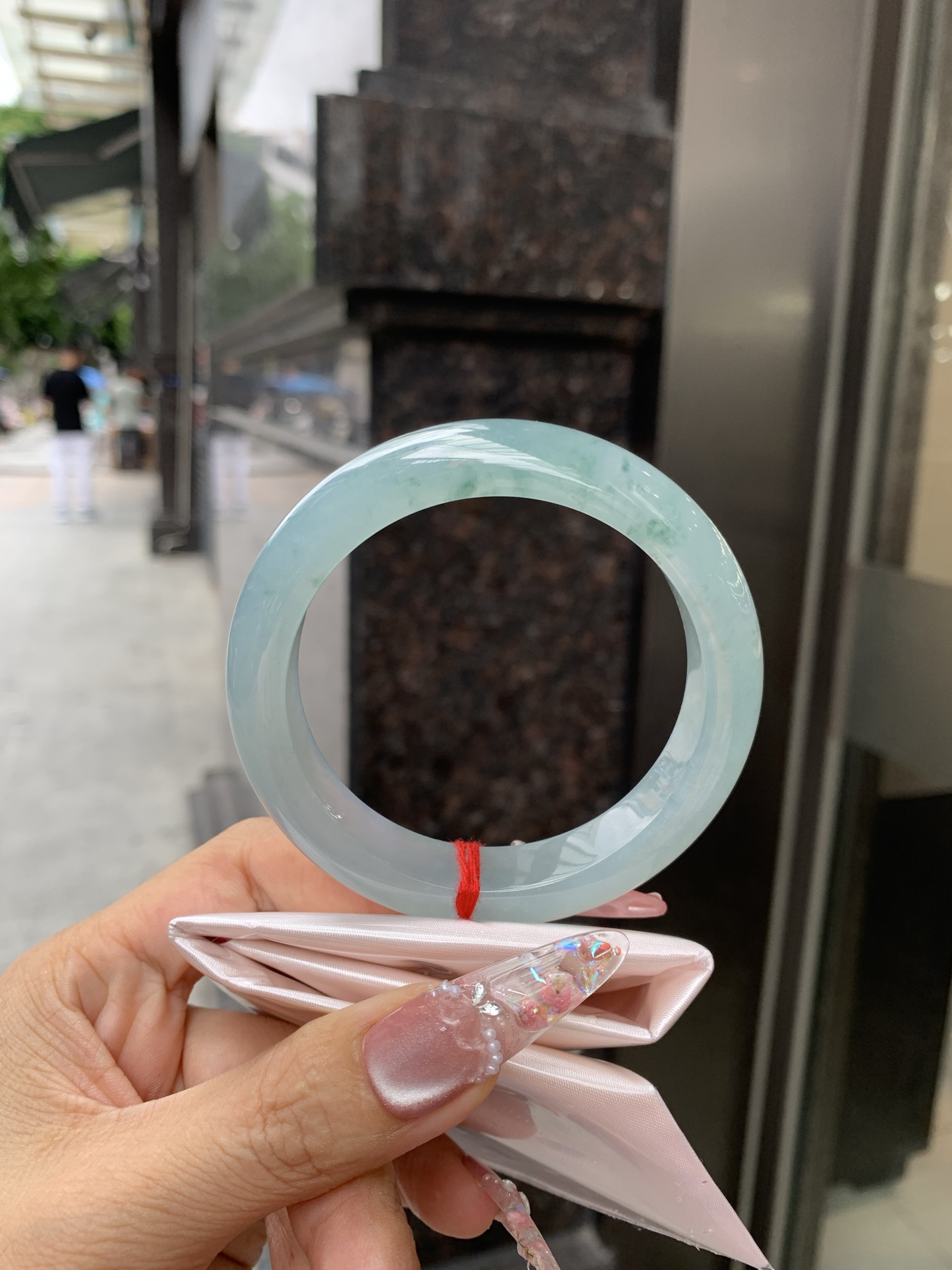蓝底飘花正圈 56.4-8.6-12.5 0618-111-37 无裂，底妆细腻，清爽耐看的蓝底，满