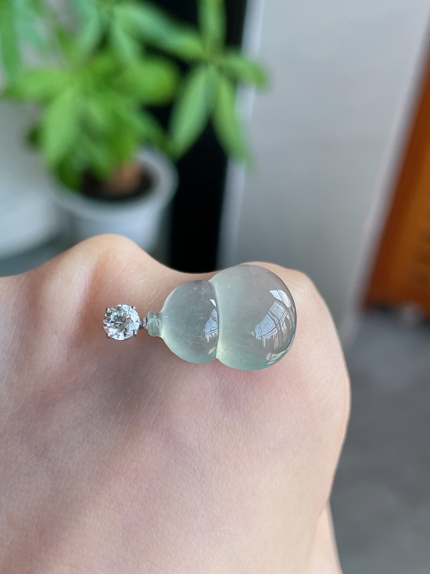 18k金扣冰种起荧白月光葫芦, 裸石17.3-12.5-5.8mm S59