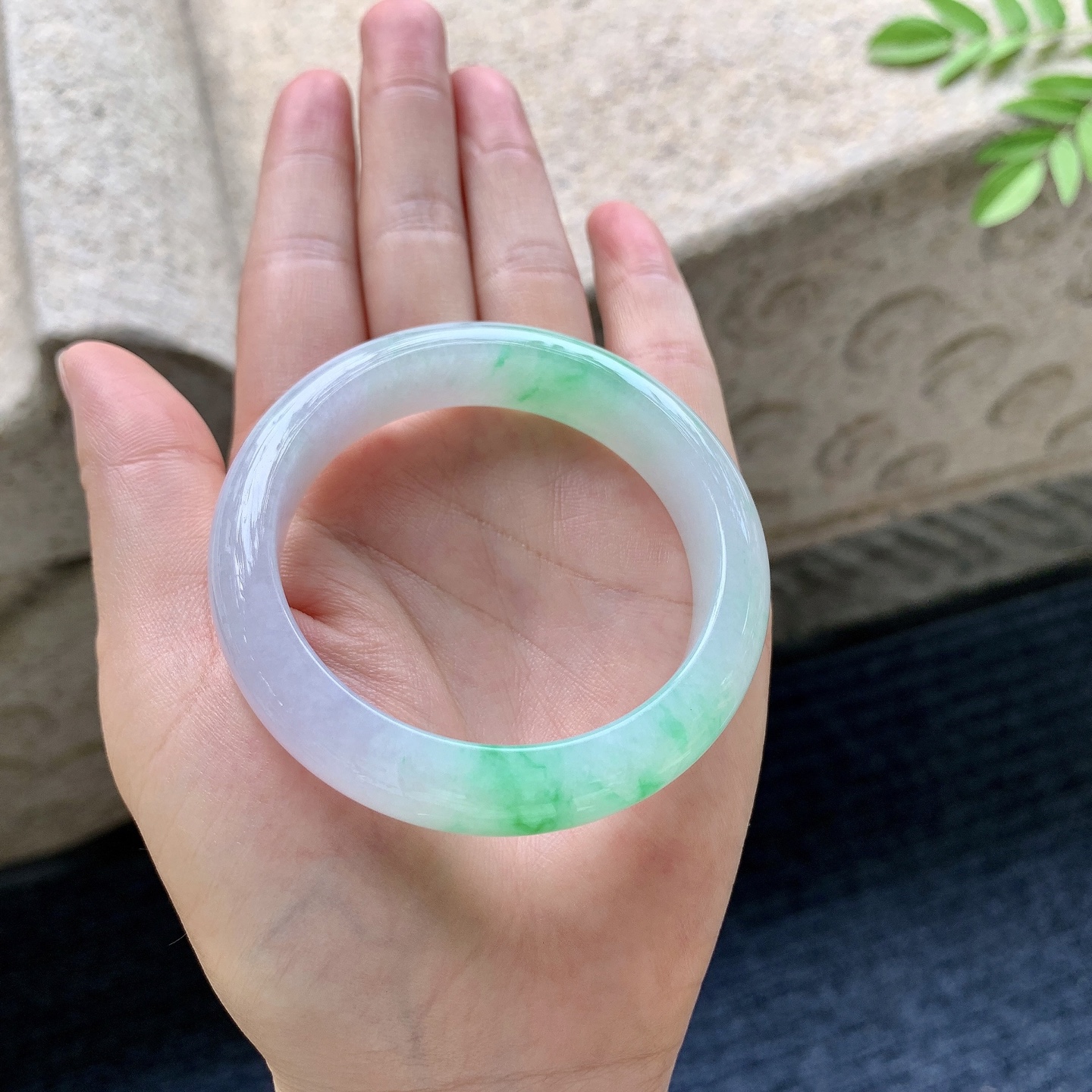 正圈49 50 圈口50.7/12.6/8 编码G7091929 冰糯春彩，水润，种老，细腻，打灯有纹线